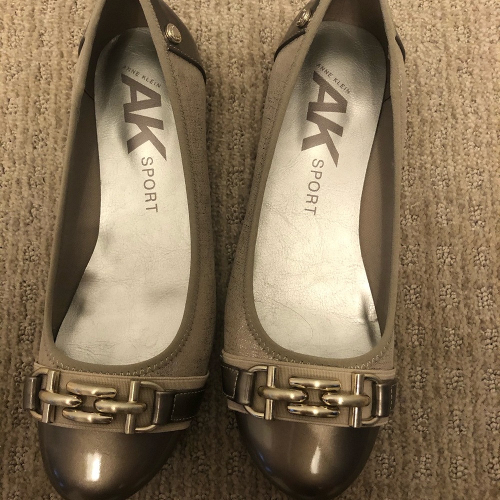 Anne Klein flats. Size 7.5